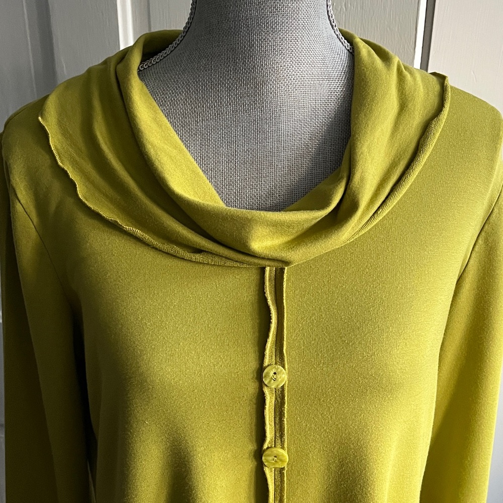 PURE ESSENCE TOP
